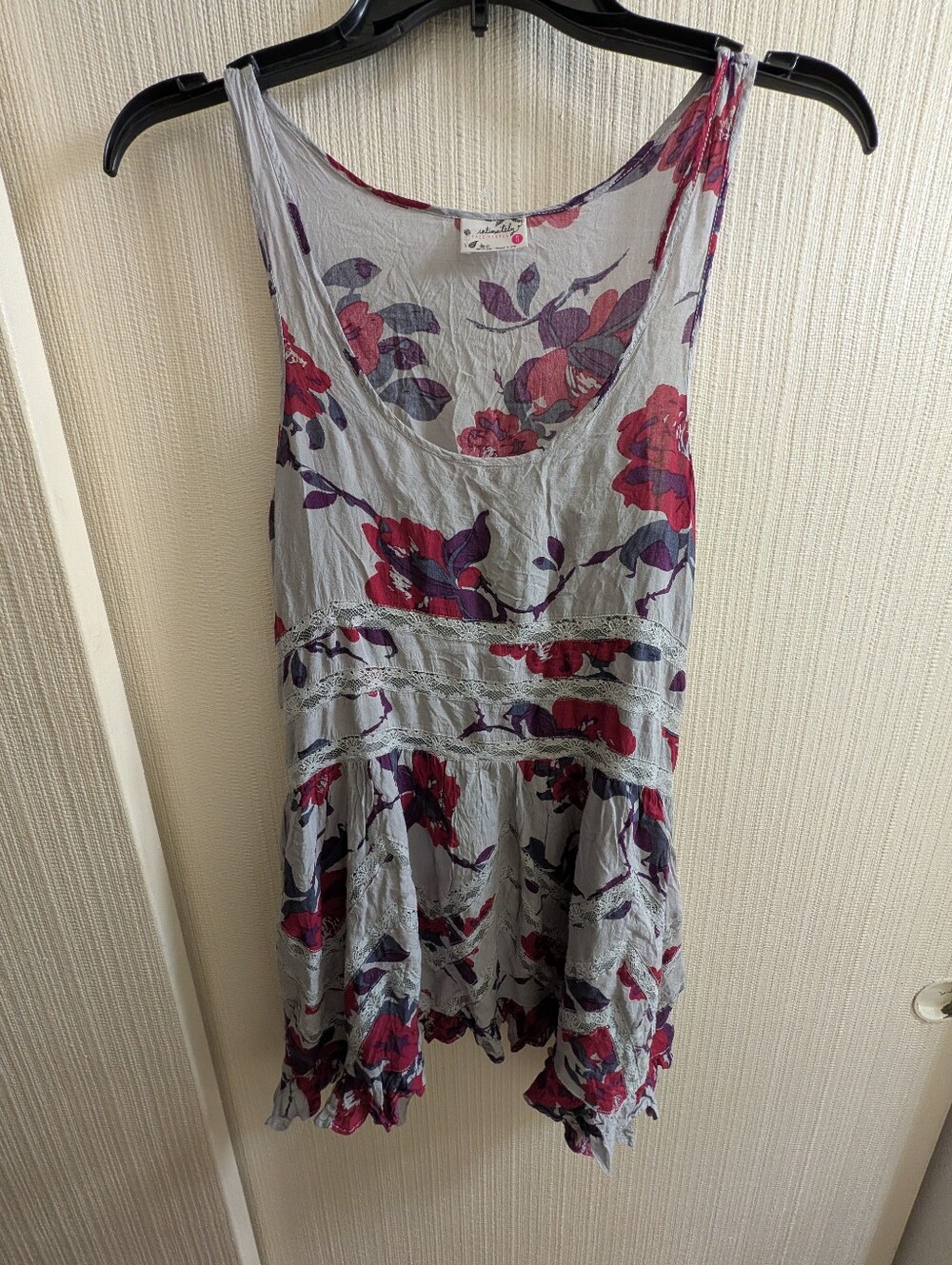 Free People Rayon Scoop Neck Gray with Burgandy Floral Print Size XS